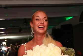 Insta-звіт з дня народження Анастасії Волочкової: весілля з "привидом", мільйон білих троянд і гості-журналісти