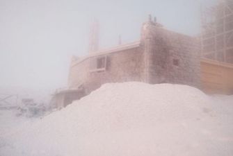 В Карпатах ударив мороз і намело снігу: вражаюче фото