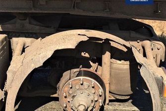 В Сумской области произошло ДТП с грузовиком: у машины на ходу отпали колеса