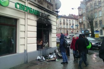 Слідом за Roshen почали палити російські банки: палає у Львові