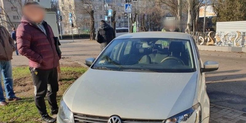На переходе в Николаеве столкнулись Volkswagen и Hyundai