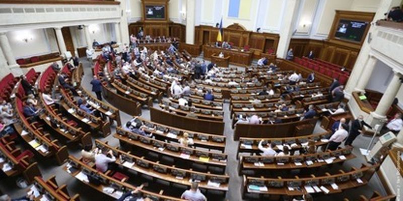 Зеленский внес в Раду законопроекты о продлении мобилизации и военного положения