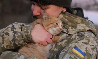 ​Украинские бойцы спасают жизни домашним животным: трогательные фото