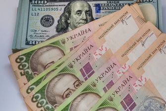 В Киеве банки нащупывают валютное равновесие: где выгоднее всего продавать и покупать доллары
