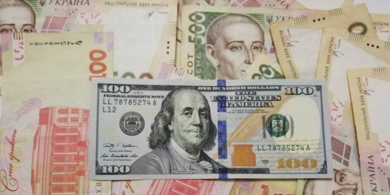 Официальный курс валют в среду: доллар продолжает расти