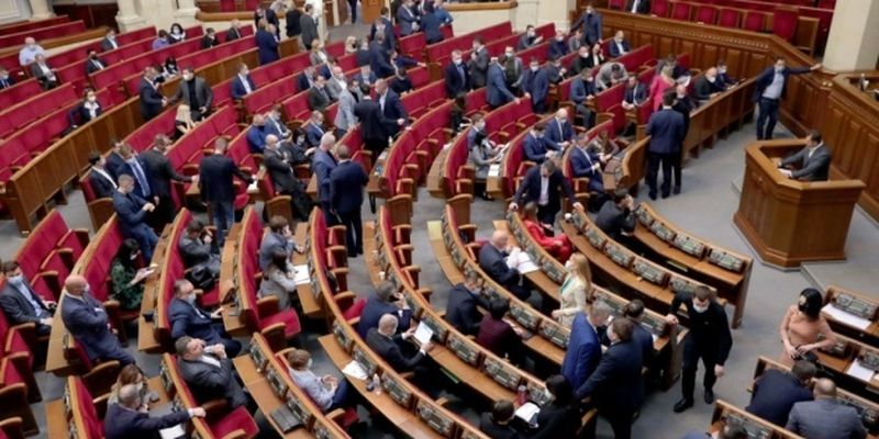 КИУ назвал два десятка депутатов Рады, которые за месяц не голосовали ни разу