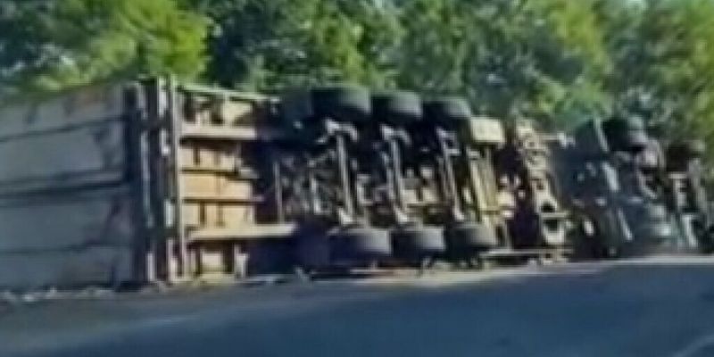 На трассе Мелитополь-Запорожье произошло ДТП: пострадал водитель грузовика