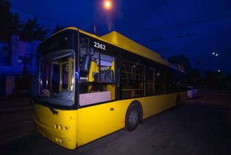 Накурился конопли и пошел на работу: В Киеве у водителя ночного троллейбуса забрали водительские права