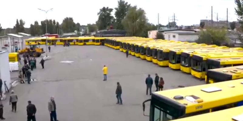 Оборудованные пандусами, кондиционерами и низким уровнем пола: Киев отправил в Днепр 30 автобусов