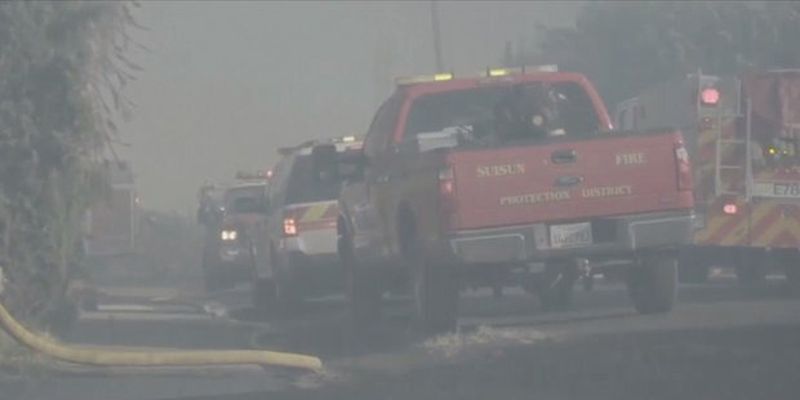 В Каліфорнії пожежа знищила десяток будинків: моторошне відео