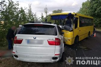 На Черкащині в аварії автобуса з легковиком травмувалися 10 людей