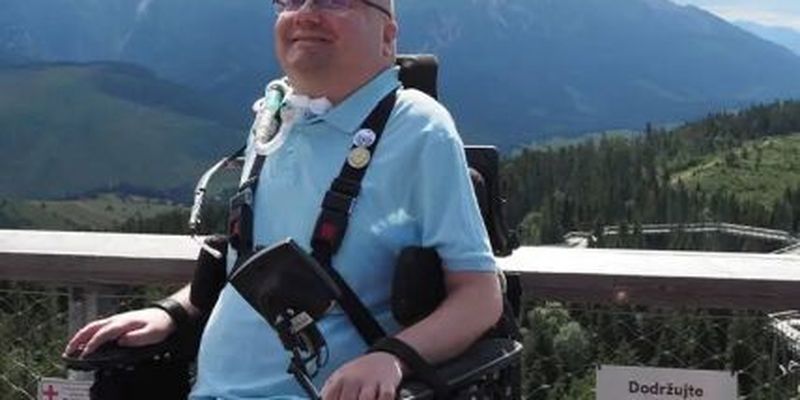 Мужчина, который не может дышать, установил рекорд по самой длинной жизни с аппаратом ИВЛ