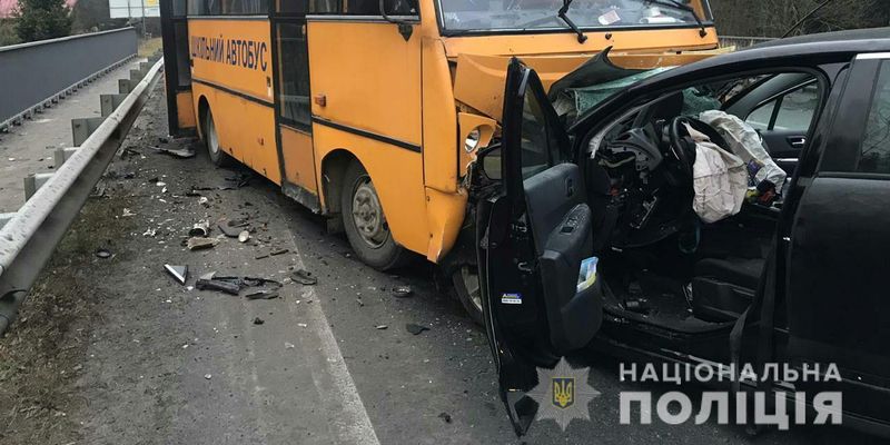 Под Львовом школьный автобус попал в страшное ДТП