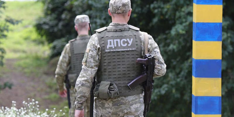 На кордоні з Румунією з застосуванням зброї зупинили позашляховик – є поранений