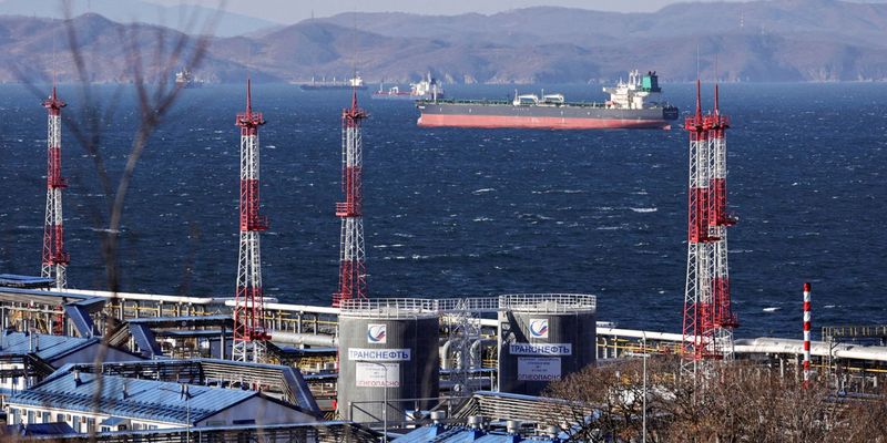 Всупереч санкціям ООН: Росія почала прямі поставки нафти в КНДР, — FT