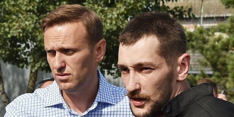 Обыски в квартире Навального закончились задержанием его брата Олега
