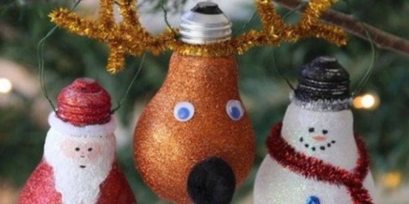 Украшаем елку своими руками: 10 вариантов новогоднего декора из подручных материалов/Идеи праздничный украшений своими руками