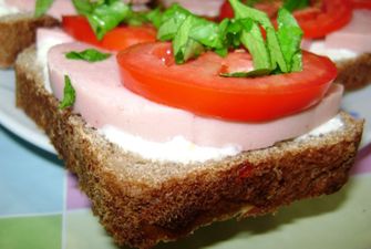 Рецепт дня: «Ностальгические» бутерброды с колбасой