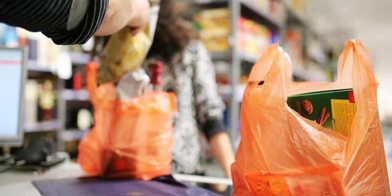 В Украине хотят запретить бесплатную раздачу пластиковых пакетов