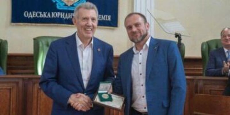 Глава Одесского НАБУ Деулин получил орден от Кивалова: СМИ просит обратить внимание на друзей Олега Кипера
