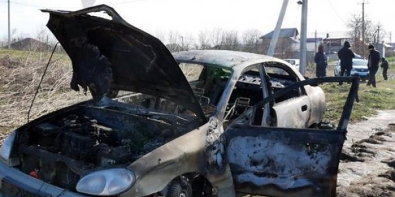 В Черновцах водитель сбил женщину и сжег свой автомобиль