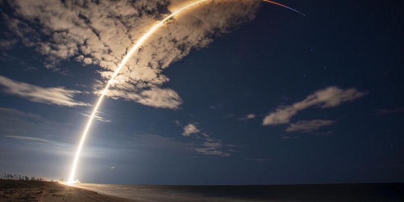 SpaceX Илона Маска вывела на орбиту еще более полусотни "Старлинков"