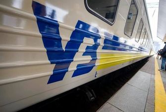 В поезде "Укрзалізниці" на пенсионерку рухнула полка с 80-килограммовым пассажиром