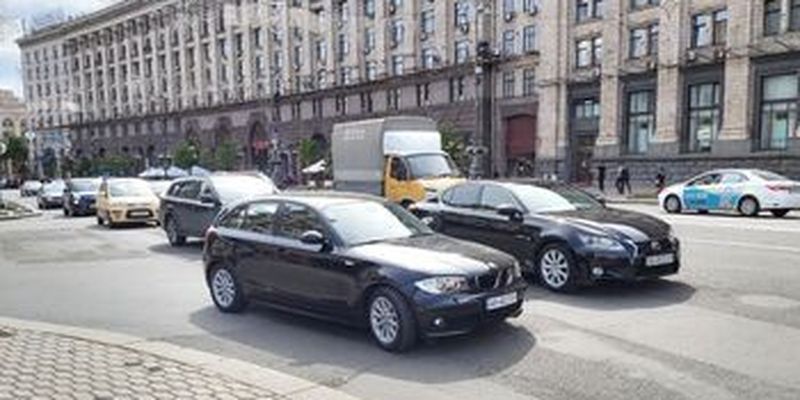 Киев сковали утренние пробки: где затруднено движение авто. Карта