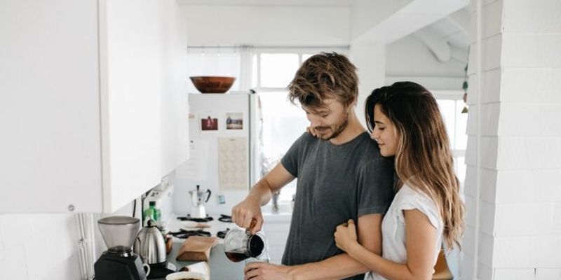 2 хвилини в день можуть зробити стосунки щасливішими: милі ранкові ритуали для пари