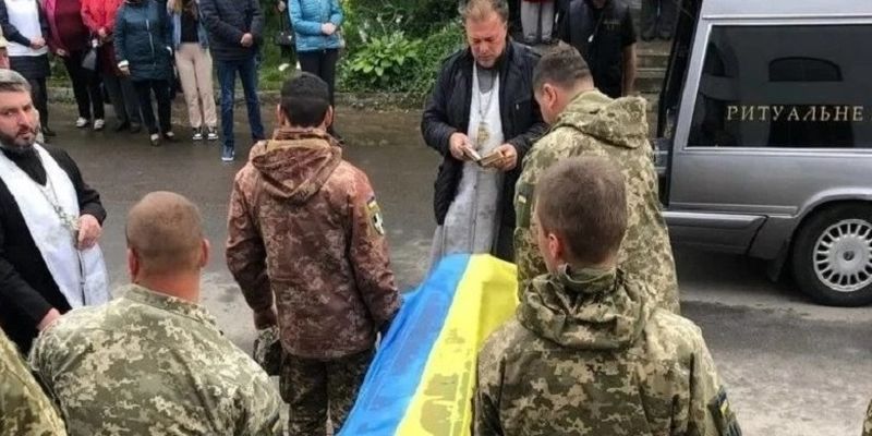 Священники УПЦ отпели погибших жителей в Харькове и воина в Ровенской области