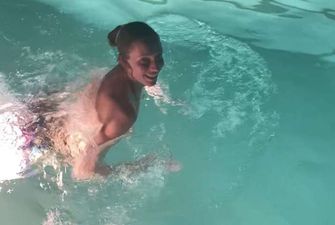 Катя Осадчая устроила «голый» заплыв в холодном басейне: пикантные фото