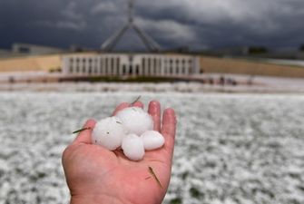 Австралию накрыло новое бедствие: град размером с теннисный мяч попал на фото и видео