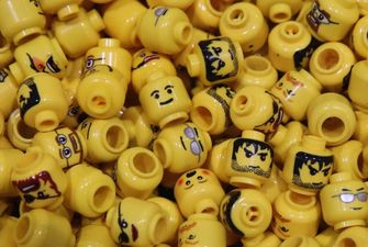 Шесть врачей проглотили головы человечков из "Lego" ради науки. Вот что из этого "вышло"