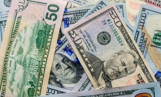 Обменники вывесили свежий курс доллара: сколько валюта стоит сегодня
