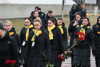 Не просто меморіал: у "Борисполі" пом'янули жертв катастрофи МАУ, від таких кадрів стискається серце