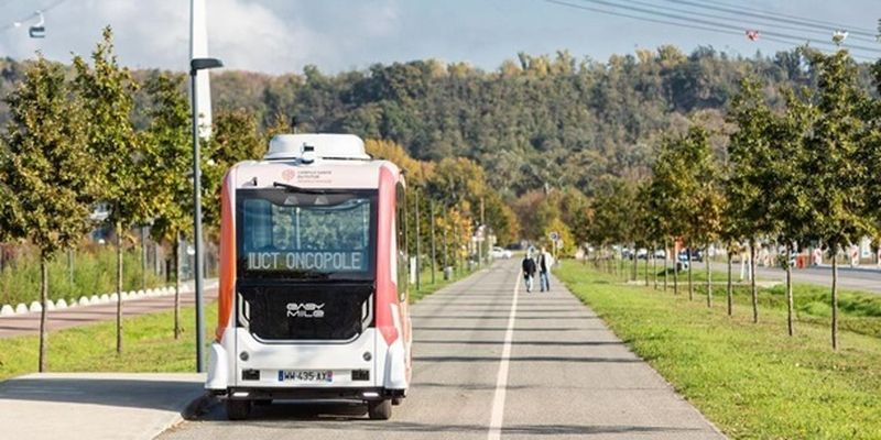 На дорогах Франции появился беспилотный автобус