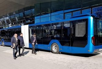 В Тбилиси месяц будет ездить 18-метровый автобус без пассажиров