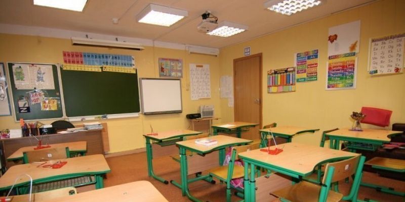 В школах Украины бессрочно продлевают каникулы