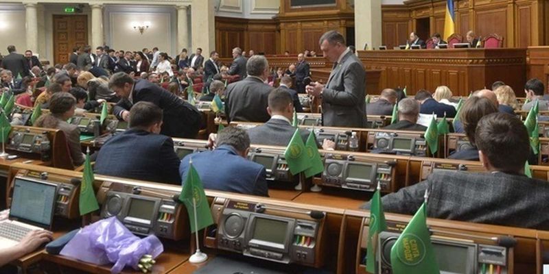 Парламент возобновляет работу: повестка дня