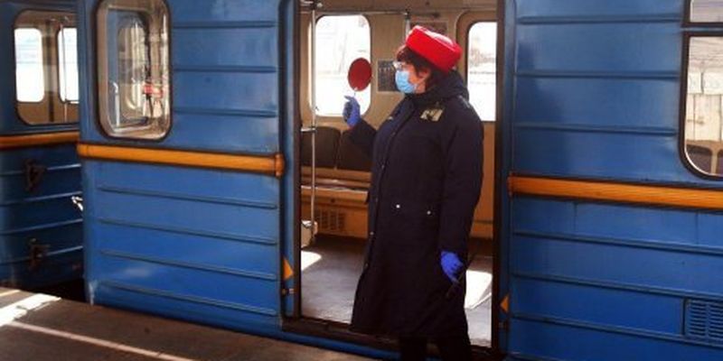 ​В Киеве срочно остановили движение поездов на "красной" линии метро: названа причина