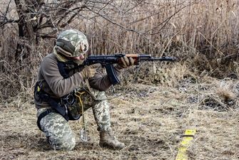 На Донбассе всего два обстрела, но есть потери
