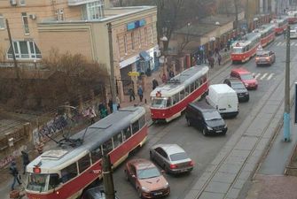 У Києві одразу дві ДТП заблокували рух трамваїв: яких вулиць уникати