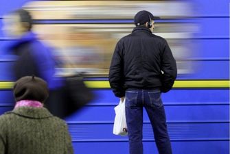 Киян безсоромно кинули з метро на Троєщину: все скасовується