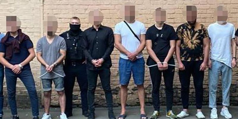 Запрошували на побачення, а потім грабували та били: у Києві судитимуть організовану злочинну групу