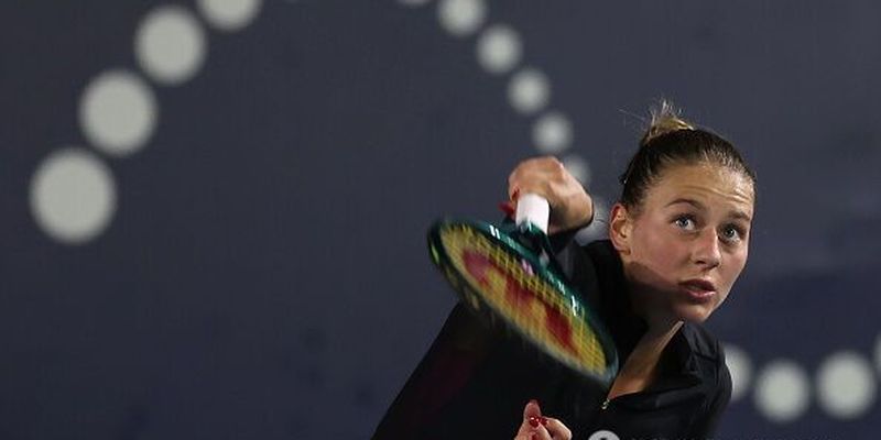 Знаменитая украинская теннисистка с рекордом растоптала россиянку на крупном турнире в США и отказалась пожимать ей руку. Видео