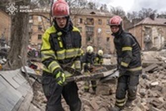 Удар по Киеву: спасатели завершили разбор завалов