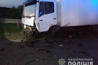 Под Харьковом на «встречке» водитель Subaru шёл на обгон и врезался в Mercedes: один погибший