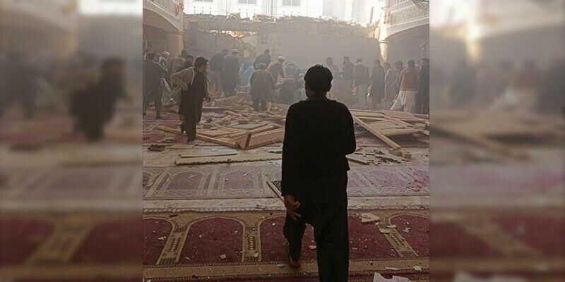 Теракт в Пакистане: взрыв в мечети в Пешаваре унес жизни 17 человек