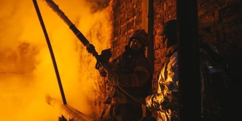 В Херсоне спасатели ликвидировали пять пожаров, возникших в результате обстрелов рф