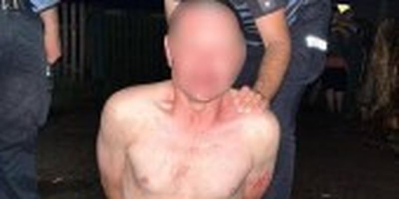 Вдарив свого знайомого ножем у шию: поліція Броварщини повідомила зловмиснику про підозру